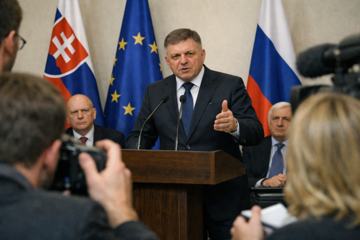 Bratislava exige la levée des sanctions contre deux oligarques russes, risquant de paralyser le régime européen