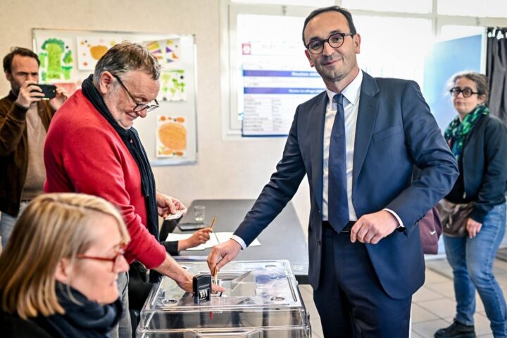 Bordeaux : Thomas Cazenave vote sans passer par l'isoloir, une infraction à la loi