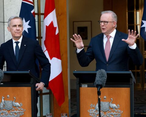 Carney critique l'approche des États-Unis face à la guerre en Iran tout en n'excluant pas la participation du Canada