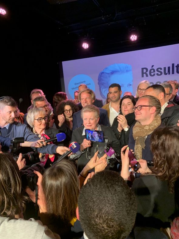 Catherine Trautmann élue maire de Strasbourg dans un contexte de confusion totale