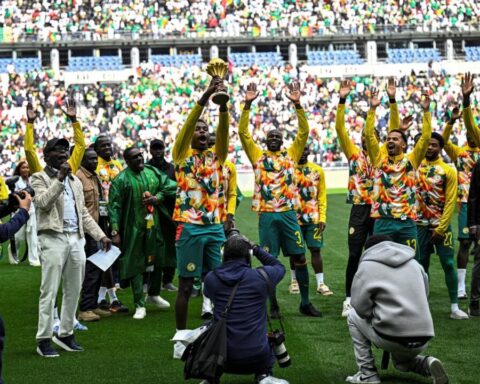 "Champions à jamais" : au Stade de France, les Sénégalais célèbrent leur victoire à la CAN malgré les obstacles.