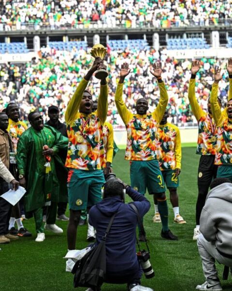 "Champions à jamais" : au Stade de France, les Sénégalais célèbrent leur victoire à la CAN malgré les obstacles.