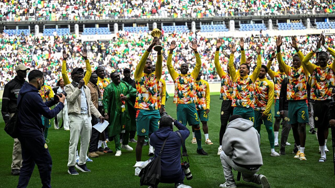 "Champions à jamais" : au Stade de France, les Sénégalais célèbrent leur victoire à la CAN malgré les obstacles.