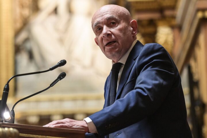 Claude Malhuret critique la stratégie américaine au Moyen-Orient lors d'un débat au Sénat