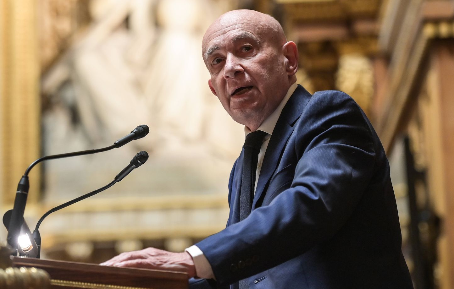 Claude Malhuret critique la stratégie américaine au Moyen-Orient lors d'un débat au Sénat