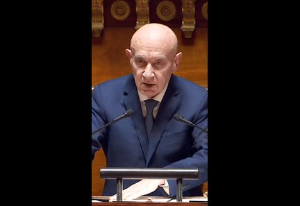 Claude Malhuret qualifie l'administration Trump de "cour des miracles" au Sénat