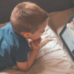Comment aider les parents à reprendre le contrôle face à l'usage excessif des écrans par les enfants