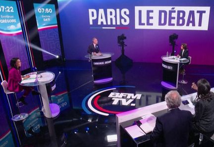Débat tendu entre les candidats aux municipales de Paris avant les élections du 19 mars 2026