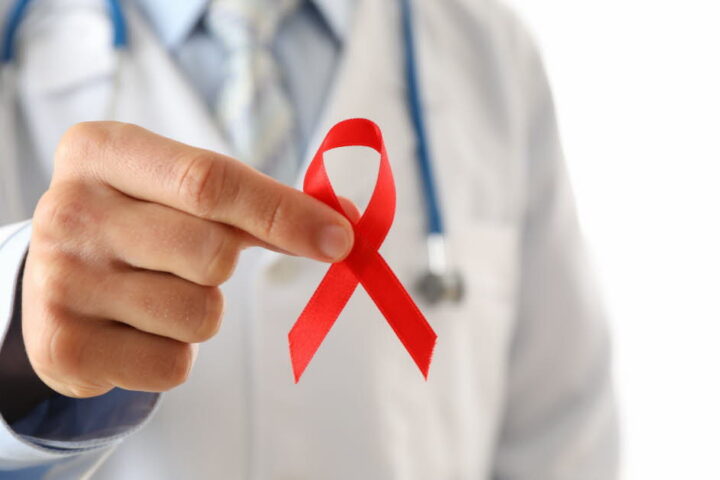 Des idées reçues nuisent à la prévention du VIH chez les jeunes en France