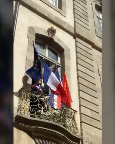Des maires RN retirent les drapeaux européens de leurs hôtels de ville en France