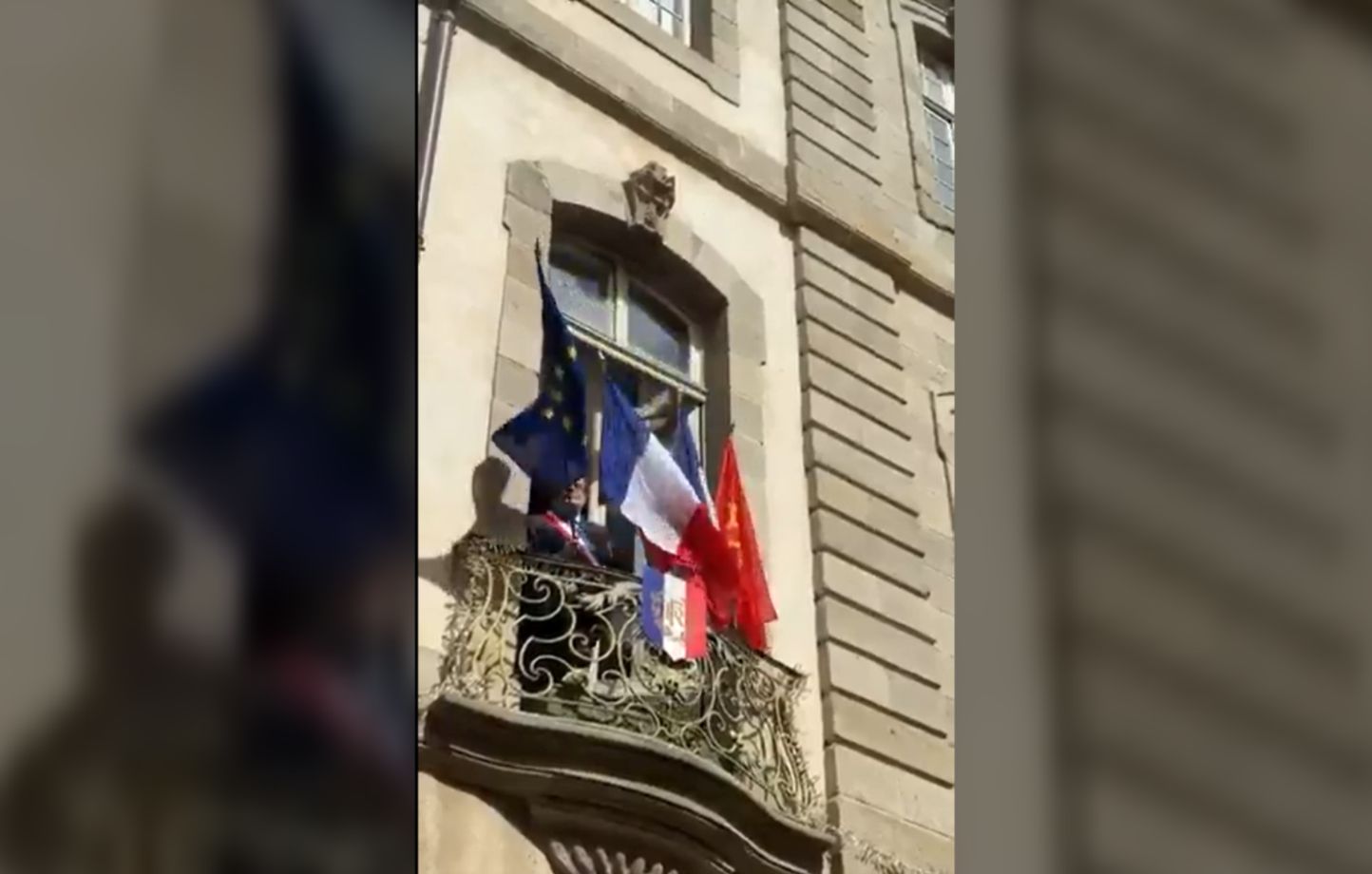 Des maires RN retirent les drapeaux européens de leurs hôtels de ville en France