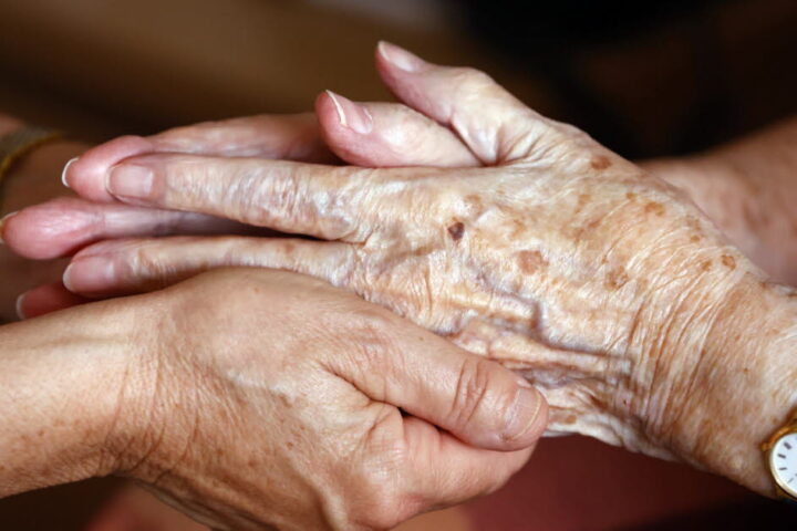 Des recherches révèlent que fréquenter des personnes agaçantes accélère le vieillissement