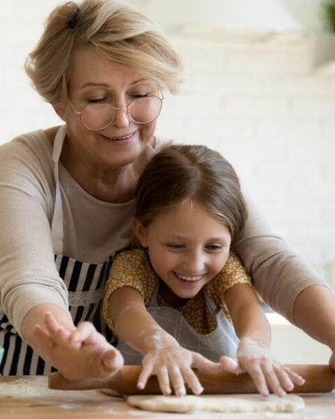 Devenir grand-parent : conseils pour vivre ce changement sereinement