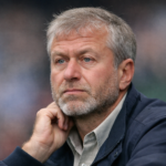 Abramovich s'oppose au transfert de 2,5 milliards de livres sterling de la vente de Chelsea vers l'Ukraine