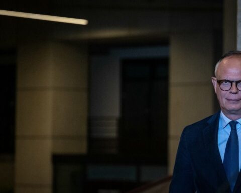 Édouard Philippe propose une immigration « contrôlée » et un rapprochement avec l’Algérie pour 2027