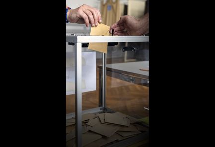 Élections municipales : les jeunes Français ont recours à l'IA pour s'informer