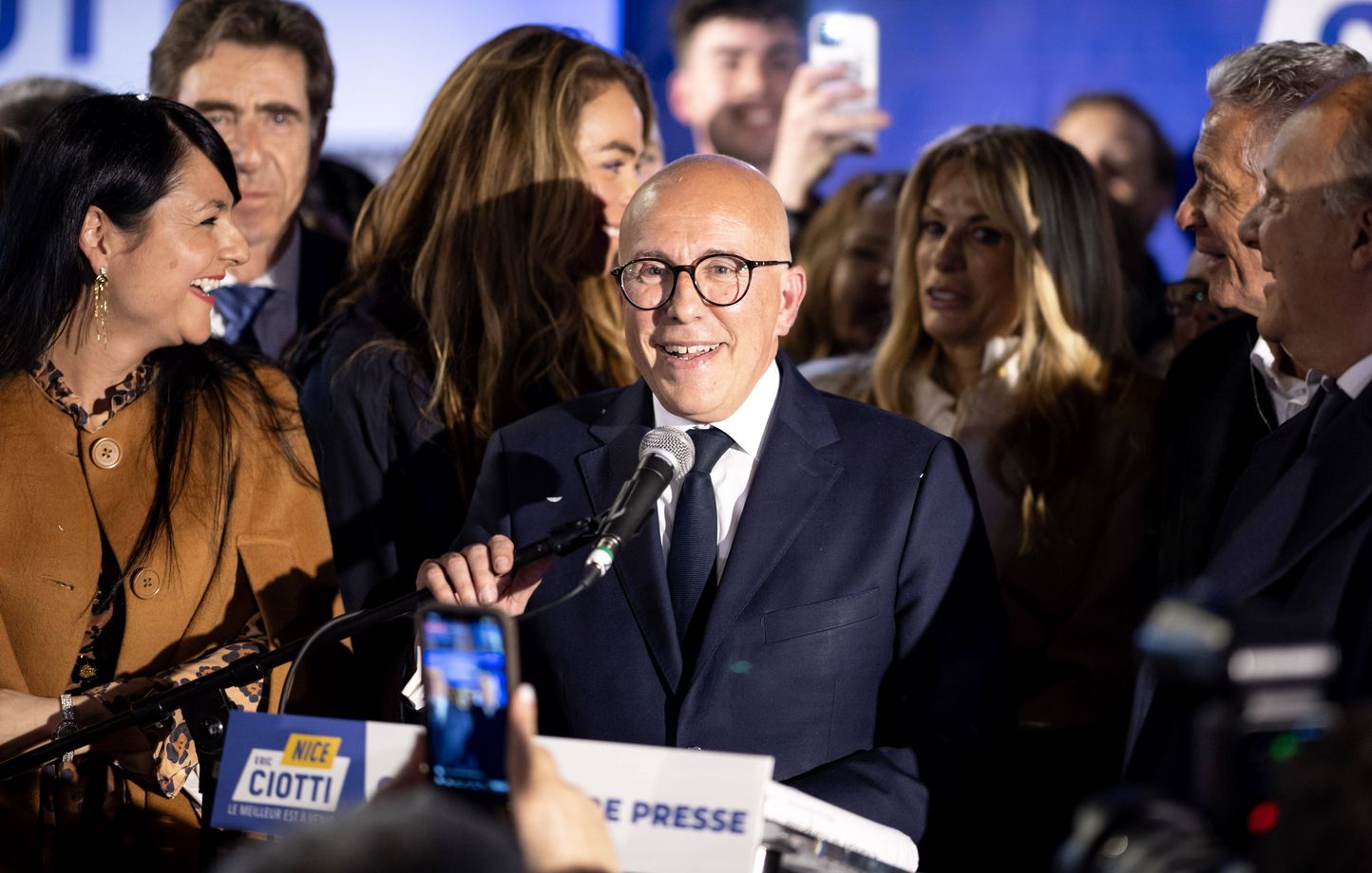 Éric Ciotti prend la mairie de Nice avec des promesses de baisse d'impôts et de sécurité renforcée