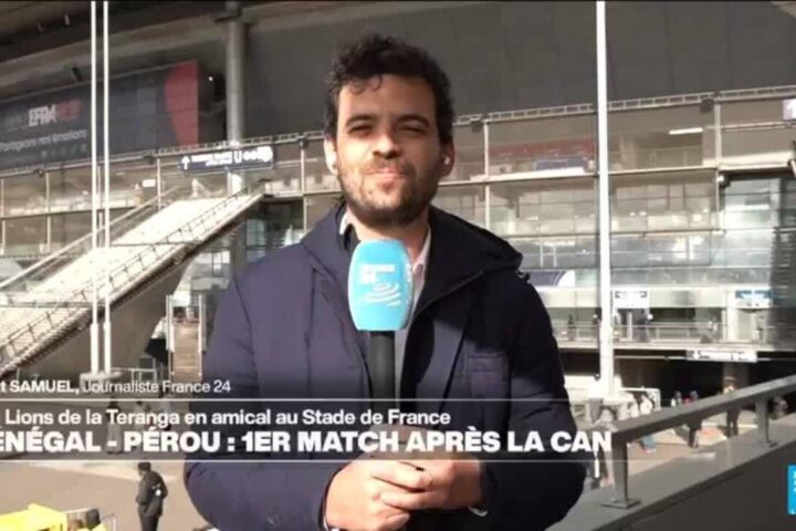Football : le Sénégal dévoile le trophée de la CAN lors de son premier match au Stade de France.