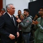 François Bayrou se retire de la vie politique, marquant un tournant pour le macronisme