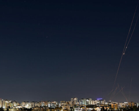 Frappes américano-israéliennes détruisent le QG des Gardiens de la révolution iraniens, la tension monte au Moyen-Orient