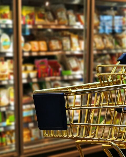 Grand Frais s'implante en centre-ville et révolutionne le secteur de la distribution.