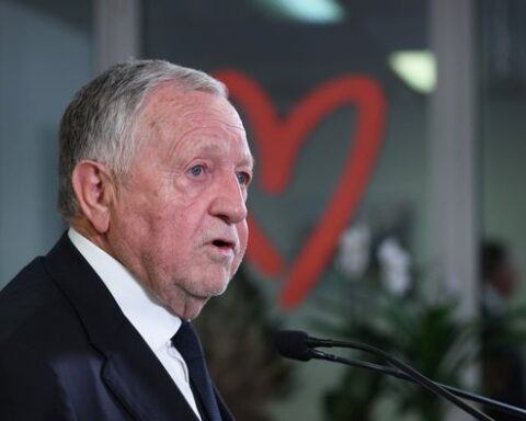 Grégory Doucet remporte les municipales de Lyon 2026, Jean-Michel Aulas conteste les résultats