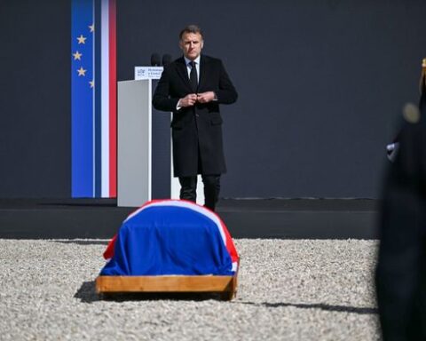Hommage national à Lionel Jospin : Macron souligne son héritage et ses réformes aux Invalides, après sa mort à 88 ans