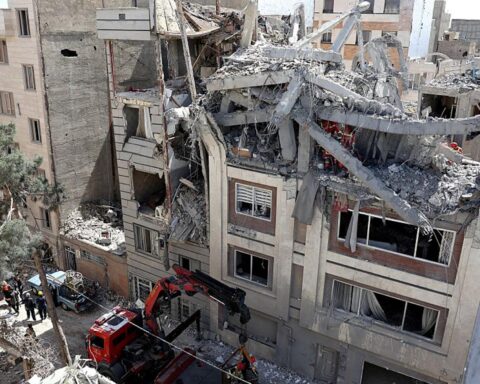 Israël promet d'intensifier ses frappes contre l'Iran, Téhéran appelle les civils près des cibles américaines à évacuer