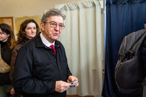 Jean-Luc Mélenchon critique le PS et les écologistes après les municipales, appelant à la gratitude plutôt qu'aux insultes