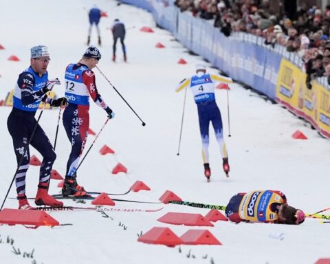 Johannes Klaebo hospitalisé après une lourde chute lors de la Coupe du monde de ski à Drammen