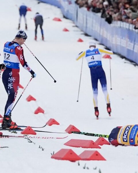 Johannes Klaebo hospitalisé après une lourde chute lors de la Coupe du monde de ski à Drammen