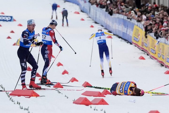 Johannes Klaebo hospitalisé après une lourde chute lors de la Coupe du monde de ski à Drammen