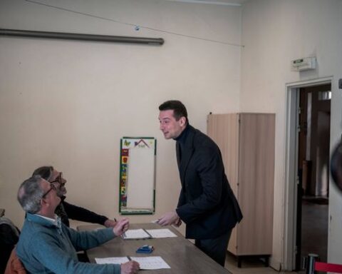 Jordan Bardella vote à Garches sans option RN aux municipales 2026