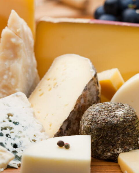 La question de la comestibilité des croûtes de fromage : acceptables ou à éviter ?