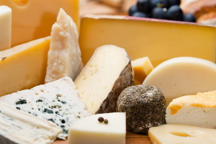 La question de la comestibilité des croûtes de fromage : acceptables ou à éviter ?