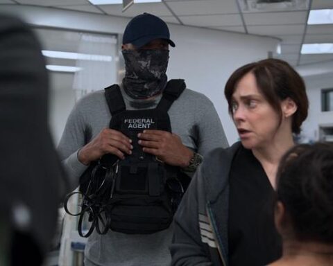 La série « The Pitt » met en lumière les tensions réelles entre l'ICE et le personnel hospitalier aux États-Unis