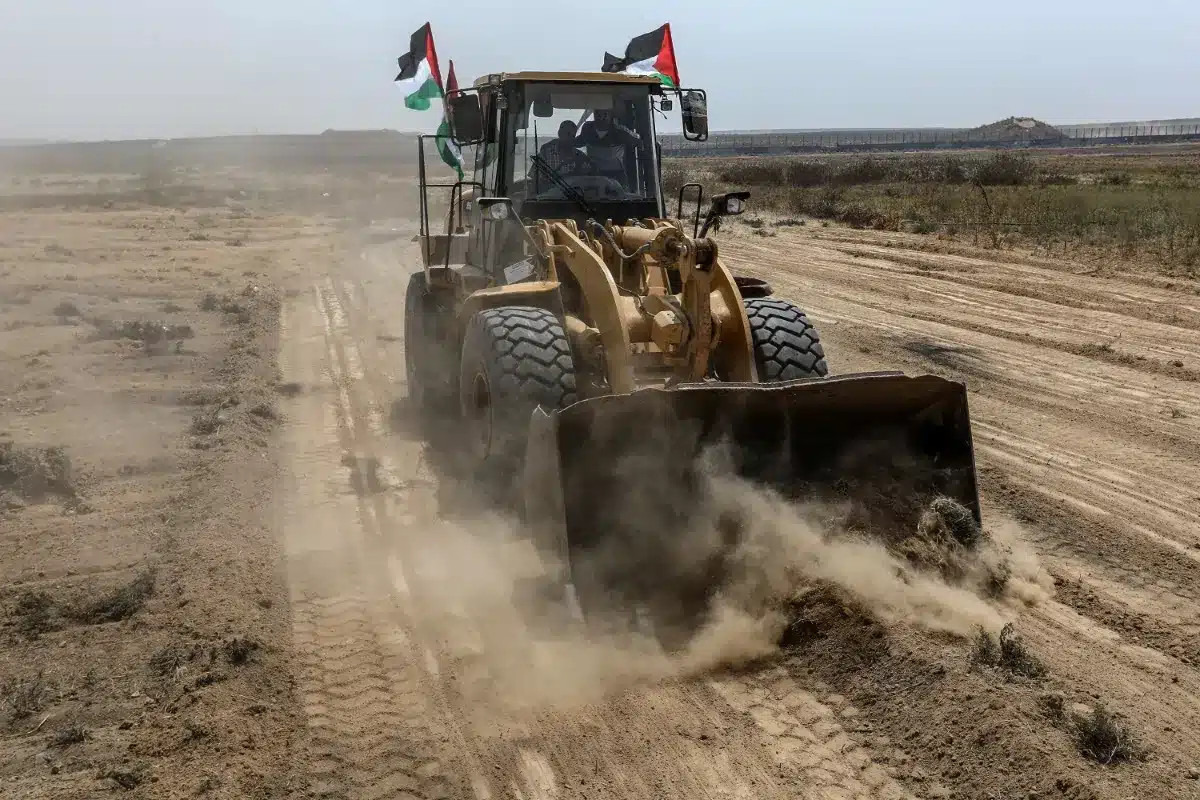 Le Chili renforce sa politique migratoire avec l'installation d'une barrière marquante.