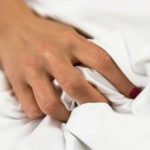 Le gooning : une pratique de masturbation prolongée en pleine expansion