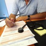 Le gouvernement français renforce les mesures contre les abus liés aux arrêts maladie