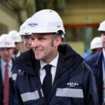 Le président Macron visite le chantier des chaufferies nucléaires du porte-avions « France Libre » à Nantes