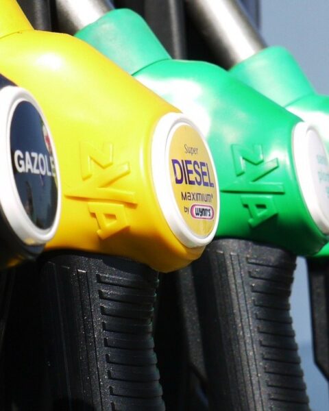 Le prix du pétrole atteint 117 dollars, mettant en péril le budget des ménages.