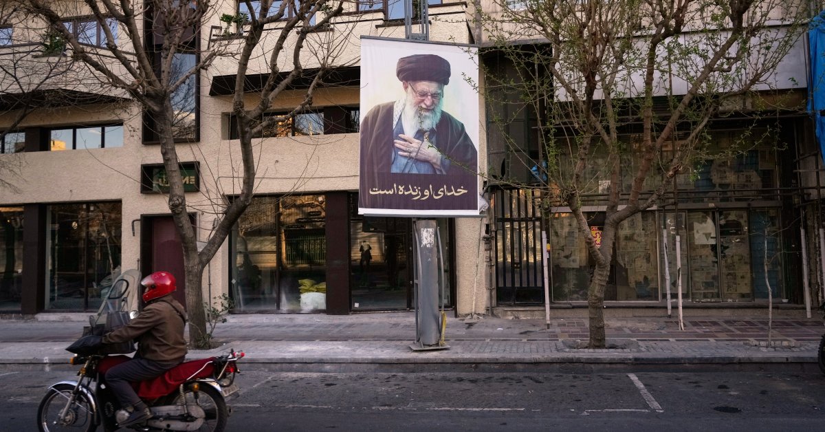 Les Iraniens racontent le premier jour de la guerre et la mort de Khamenei