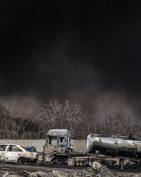 Les prix du pétrole dépassent 100 dollars le baril, Trump évoque un phénomène temporaire