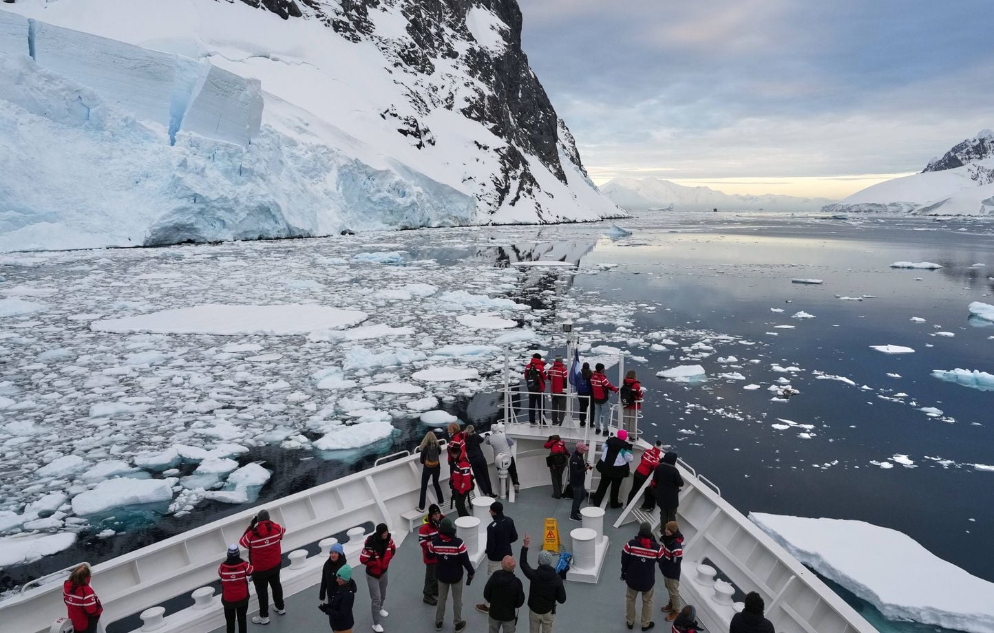 L’exploration de l’Antarctique reste autorisée mais strictement encadrée par des réglementations internationales