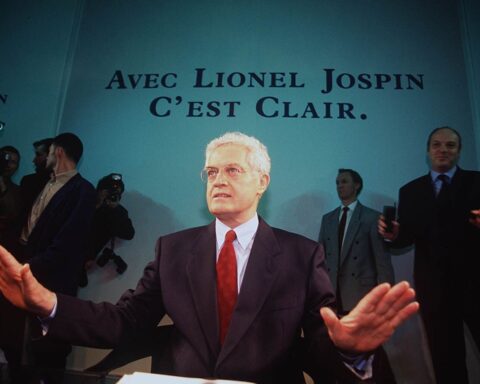 Macron annonce un hommage national pour Lionel Jospin prévu ce jeudi