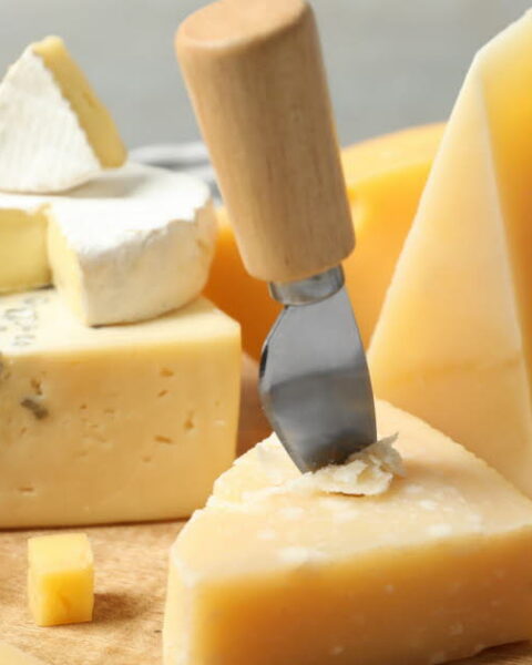 Manger du fromage sans augmenter son cholestérol : quelles options santé ?
