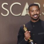 Michael B. Jordan célèbre son Oscar dans un fast-food américain après sa victoire aux Oscars 2026