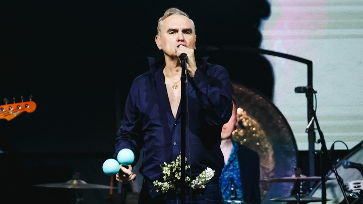 Morrissey et son nouvel album « Make-Up Is a Lie » : une œuvre à découvrir malgré les controverses