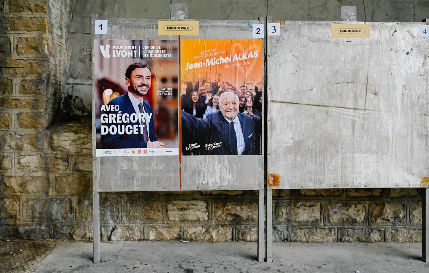 Municipales 2026 à Lyon : Jean-Michel Aulas devance Grégory Doucet dans un contexte électoral serré