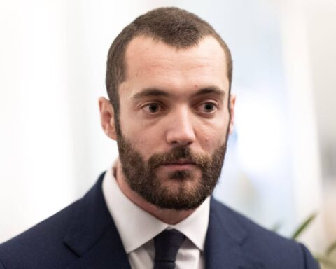 Municipales 2026 à Menton : le RN en tête, Louis Sarkozy échoue au premier tour